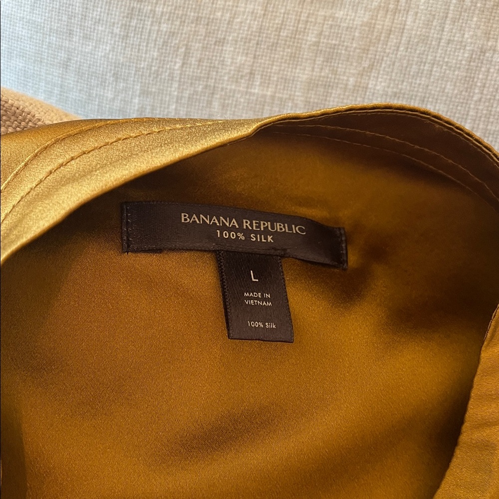 Banana Republic Silk Gold Shirt - Picture 2 of 3